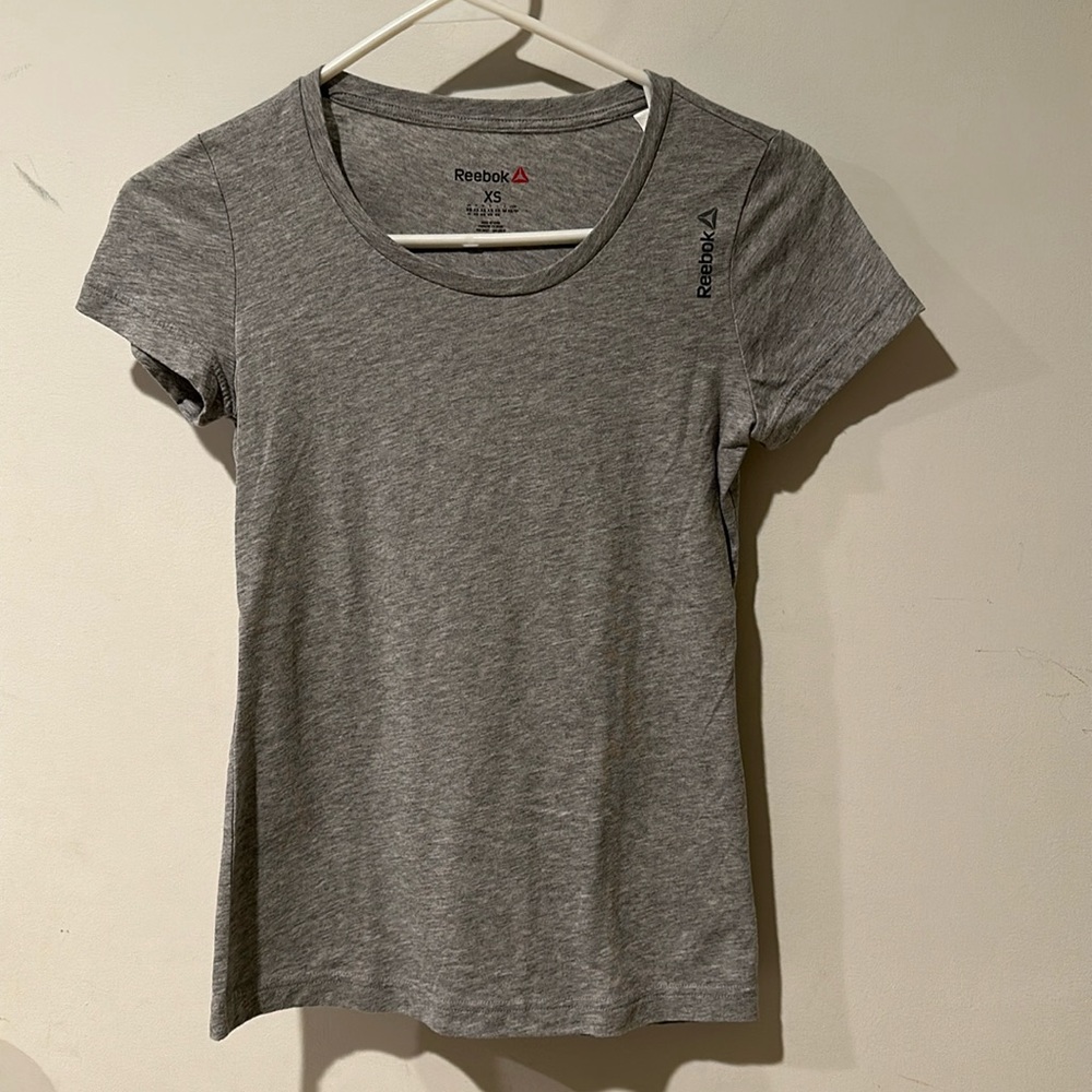 Reebok tee size XS